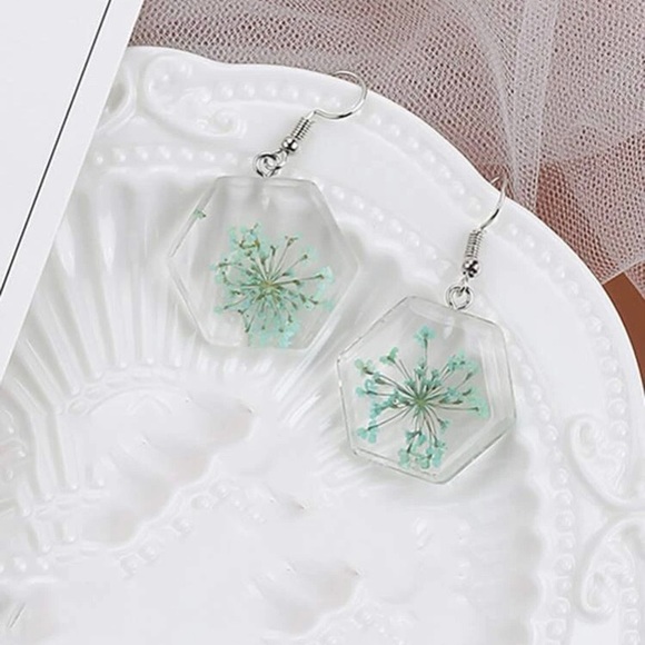 Dry Flower Acrylic Drop Earrings - Picture 3 of 5